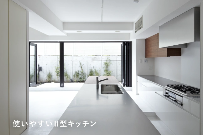リビングと連続し、光の差し込むインナーバルコニー